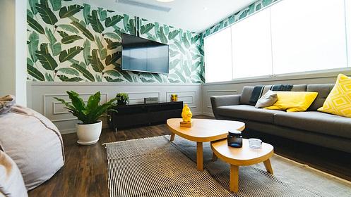 Stunning Top-Floor Penthouse with Panoramic Views